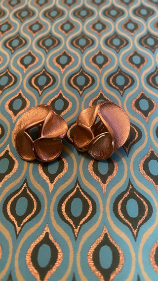 Trifari gold twisted teardrop clip on earrrings