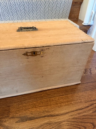 21WX12DX11H Rustic Pine Chest