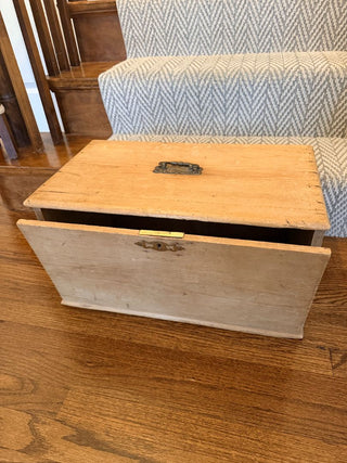 21WX12DX11H Rustic Pine Chest