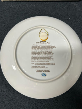 Peanuts 1977 Christmas Plate