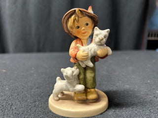 Frisky Friends-Hummel