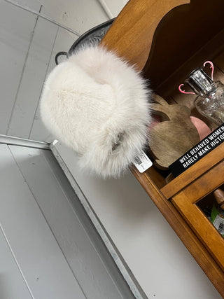 White PLush Hat w/Brooch-New