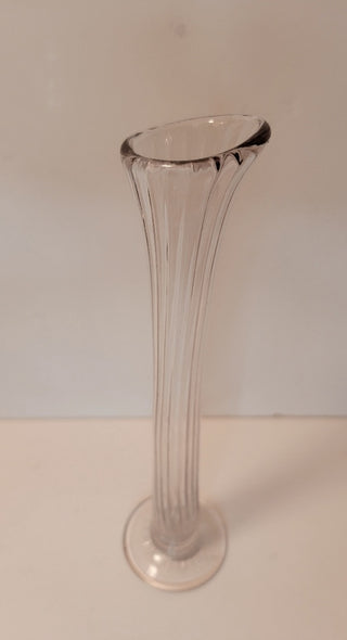 Glass swung stretch vase