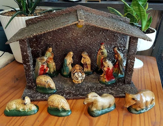 Midcentury German 15pc Nativity Scene 4.75" Papermâché Figurines with large lit wooden stable (As-Is)