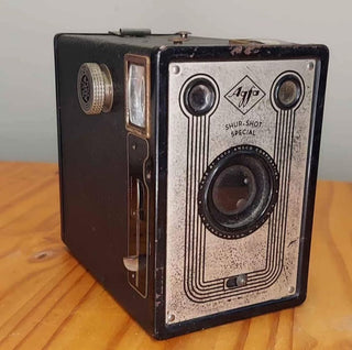 1939 Art Deco Agfa shur-shot special box camera by Agfa Ansco Corp - 120 film (As-Is)