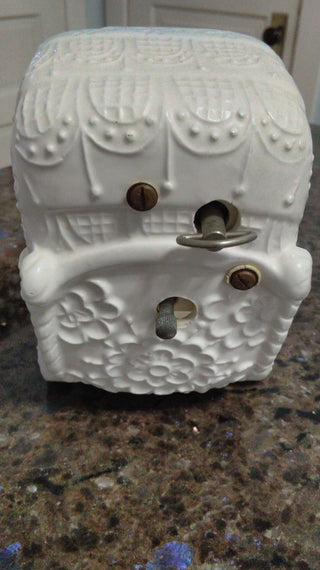 Vntg Lefton Bassinet Planter / Music Box Works