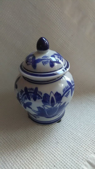 Small Ginger Jar s lid  Chinese blue & white