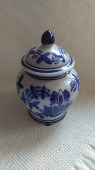 Small Ginger Jar s lid  Chinese blue & white