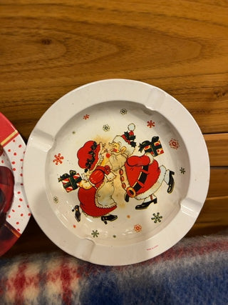 3pk misc Christmas tin ashtray round