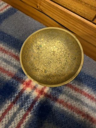 Etched brass bowl w/feet