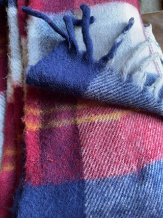 Plaid blanket w/fringe