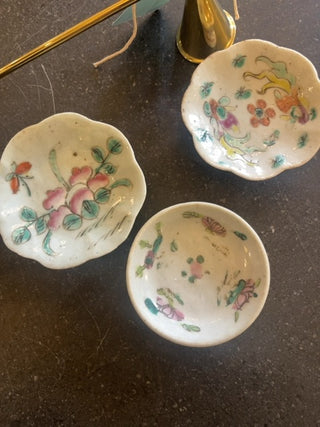 Small antique porcelain Chinese bowls mid 1800’s