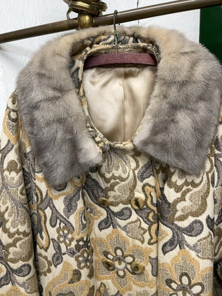 Fur collar embroidered vintage coat