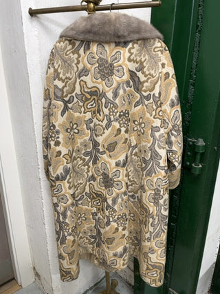 Fur collar embroidered vintage coat