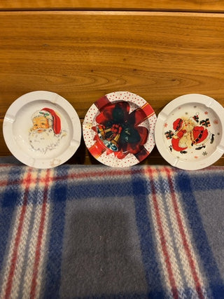 3pk misc Christmas tin ashtray round