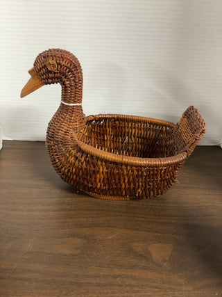 Vintage Hand Woven Wicker Swan / Duck Basket #431