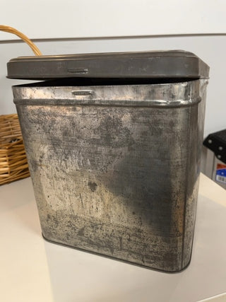 Metal box w/lid -