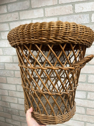 Woven basket w/lid and handle