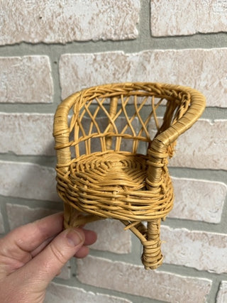 Wicker chair 6inH