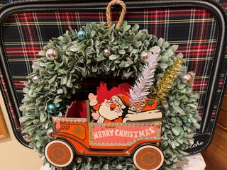 Faux wreath w/paper Santa truck