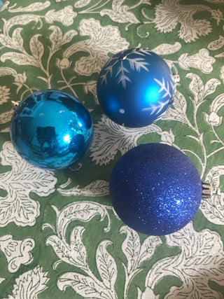 Blue round ornament