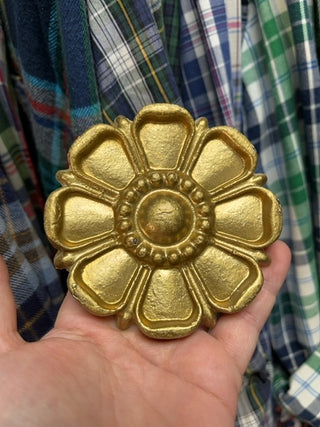 Metal flower wall hanging