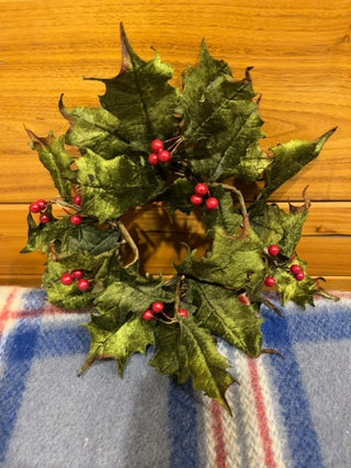 Wired holly leaf wreath