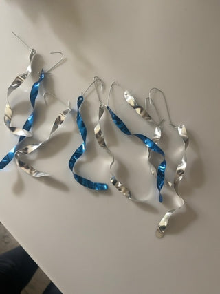 Set of 8 ribbon ornaments