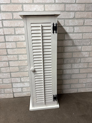 White Cabinet w/3 shelves