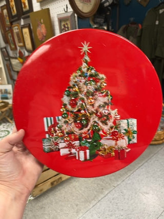 Round tin w/tree