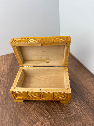 Vintage wooden box w/painted scene