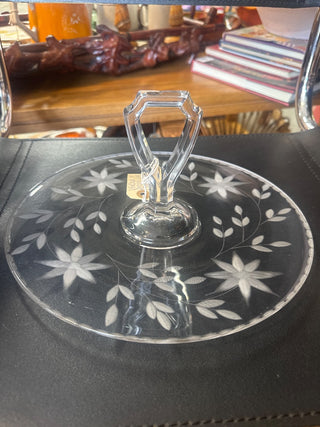 Vintage, Art Deco cake plate with daisy designs and handle