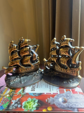Vintage,metal costal ship book ends ( set of 2)