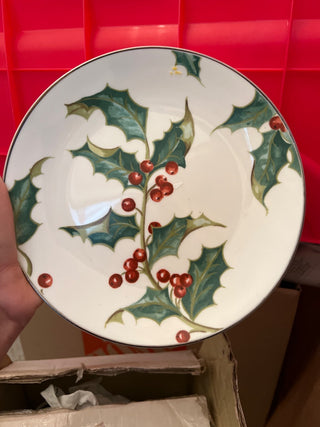 Set of 6 2001 RH Holly Plates