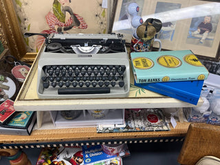 Underwood Portable 18 (Italy) W/Case