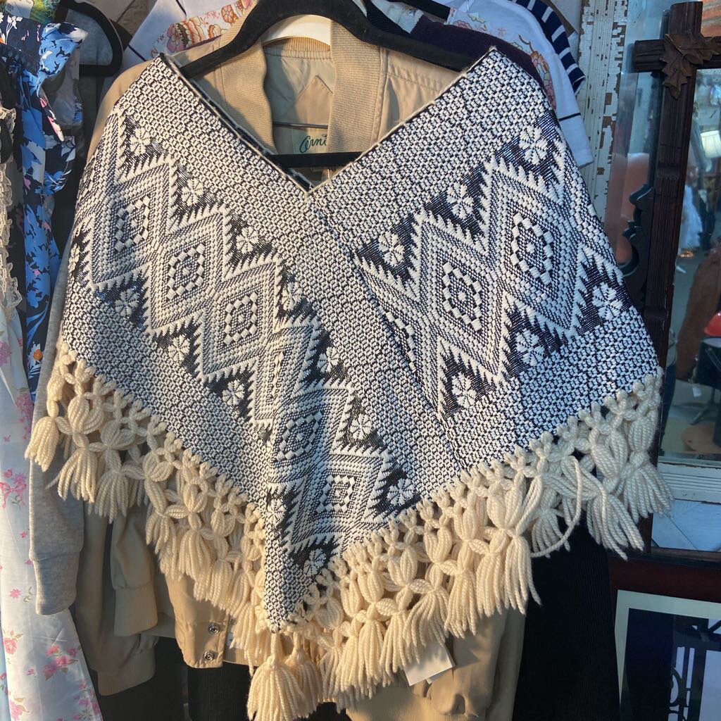 1950s poncho Moda Hollywood, with original tags.