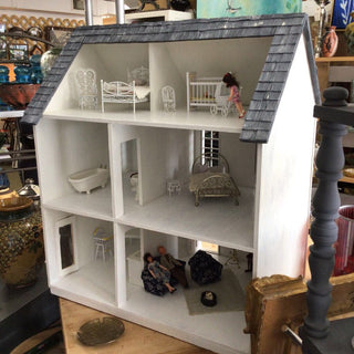 DS-Country Gray Dollhouse w/Family of Four and Furniture