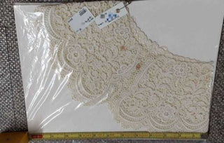 Gorgeous Victorian crocheted Lace collar. As is.