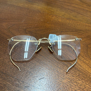 A Vibtage Gold Frame Glasses