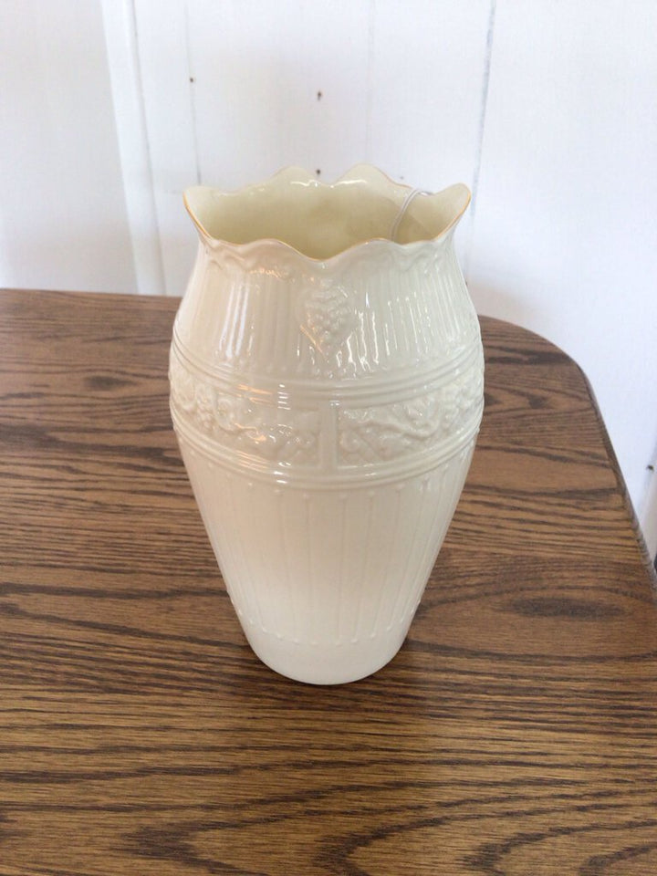 Vase, made in Ireland, Brand: Belleek