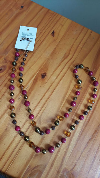 Vintage brown, ruby, gold Glass beaded long gold tone necklace (T&M)