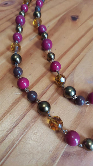 Vintage brown, ruby, gold Glass beaded long gold tone necklace (T&M)