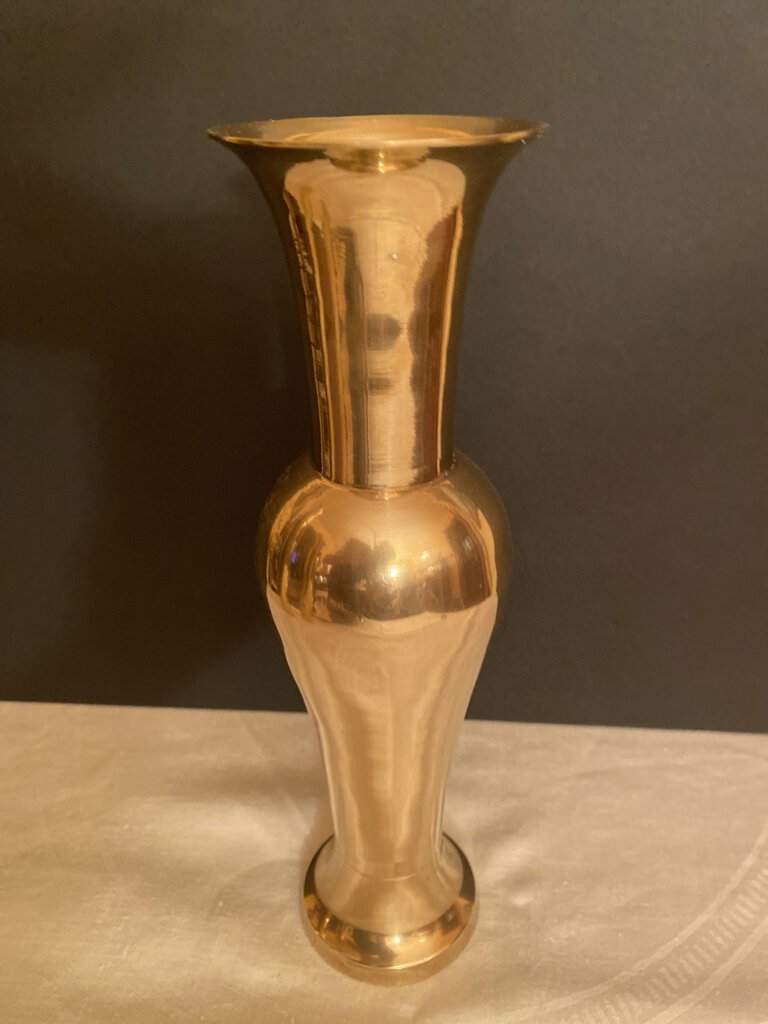 Brass vase DNC
