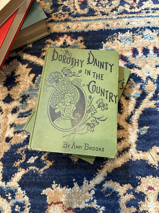 Book - Dorothy Dainty in the Country 1909