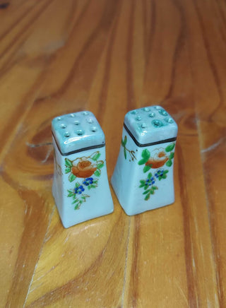 Japan Lusterware Salt and Pepper Shakers (T&M)