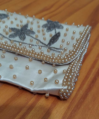 1950s - White Satin Beaded Floral Clutch by La Regale Product Japan (T&M)