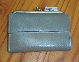 NOS - womans beige wallet with coin pocket by Meeker co (T&M)