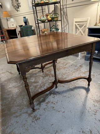 48" x 48" x 30" Beautiful Antique Table with 2 Removable Leaves