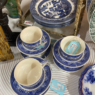 24 piece Royal China Blue Willow Dish set 1952 6 tea cups & Saucers, 6 cereal bowls, 6 soup bowls, 5 bread & butter plates, serving bowl FIRM